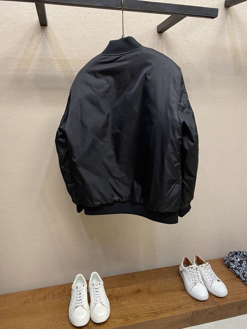 Pra*a outwear